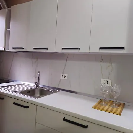 Cozy In The Center Of דירה