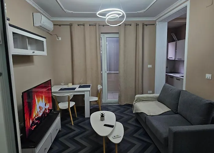 Cozy In The Center Of טיראנה