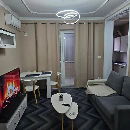 Cozy In The Center Of טיראנה