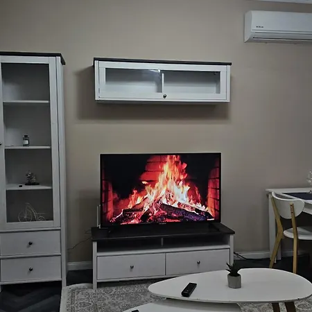 Cozy In The Center Of * טיראנה