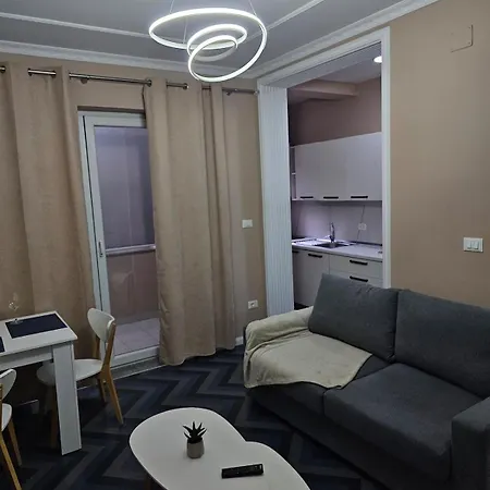 Cozy In The Center Of טיראנה